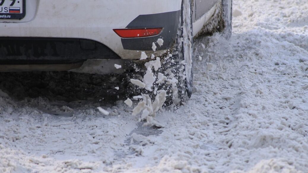 Vyproštění vozidla - auto ve sněhu